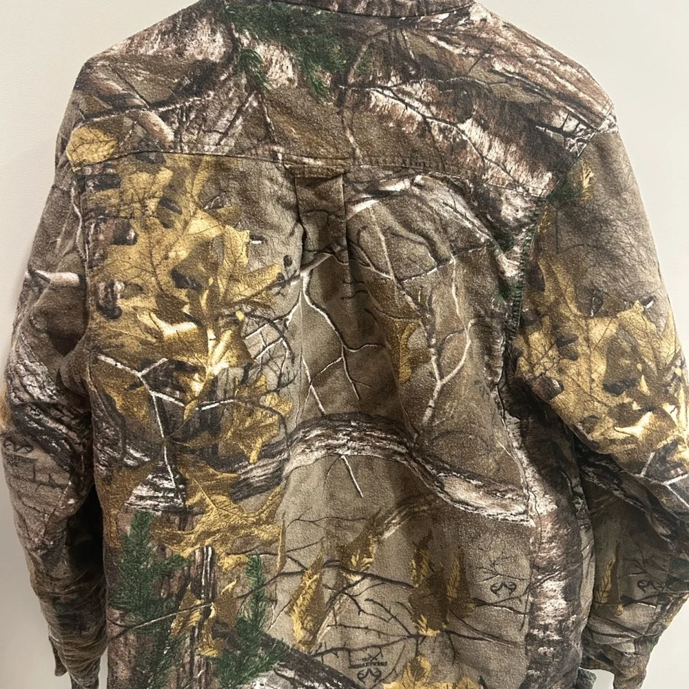 Realtree Men's Woodland Camo Field Jacket - Picture 2 of 4